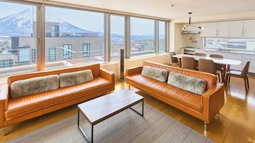 Yama Shizen Condo 3 Bedrooms Penthouse | 客廳 | DVD 播放機