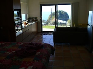 1 bedroom, iron/ironing board, free WiFi, bed sheets - WAVEBREAKER Scotts Head (Scotts Head)