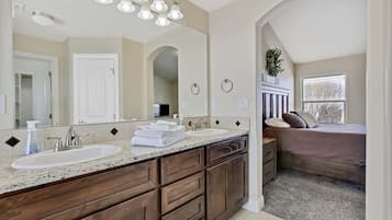 5 bedrooms, iron/ironing board, travel cot, WiFi