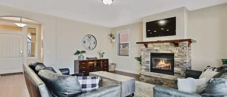 Télévision, cheminée, jeux vidéo