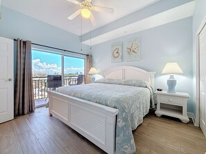 2 bedrooms, iron/ironing board, free WiFi, bed sheets - UNIT 411 Beautiful View of Marina.  Beach and John's Pass Boardwalk a short walk (Madeira Beach)