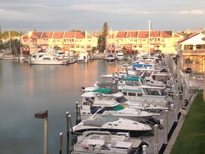 Marina - UNIT 411 Beautiful View of Marina.  Beach and John's Pass Boardwalk a short walk (Madeira Beach)