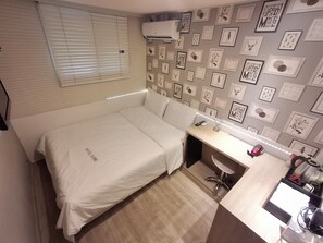 Decoración personalizada, muebles diferentes y escritorio 