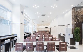 Café da manhã com buffet grátis todos os dias