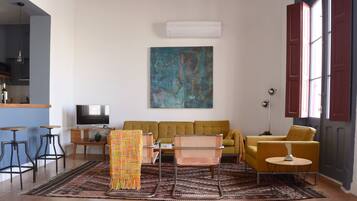 Smart TV, books, stereo
