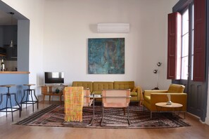 Smart TV, books, stereo - Historic District Hidden Gem. The Best Location. (Montevideo)