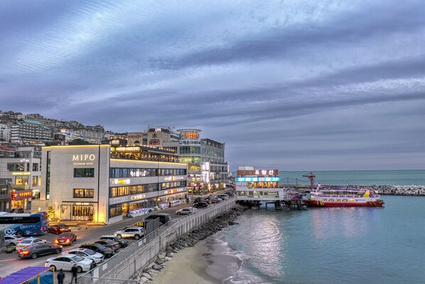 Una spiaggia nelle vicinanze