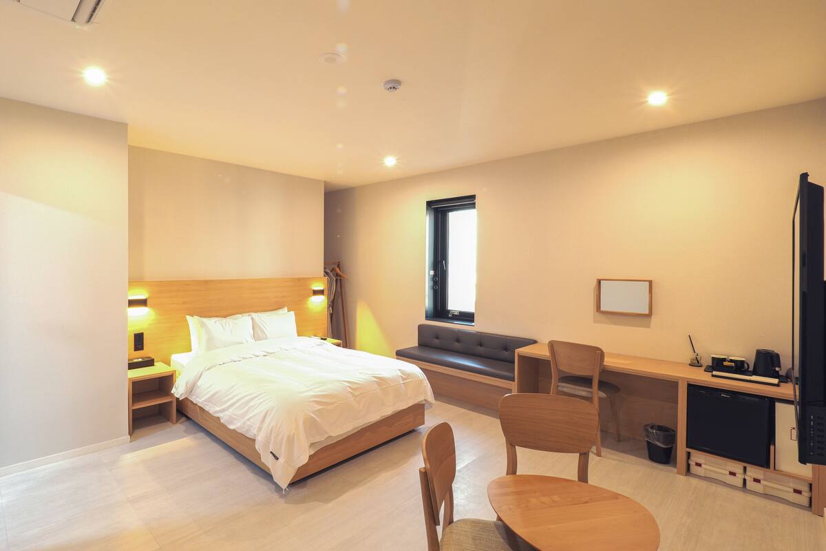 ห้องซิตี้ดับเบิล | โต๊ะทำงาน, ผ้าม่านกันแสง, ห้องเก็บเสียง, Wi-Fi ฟรี
