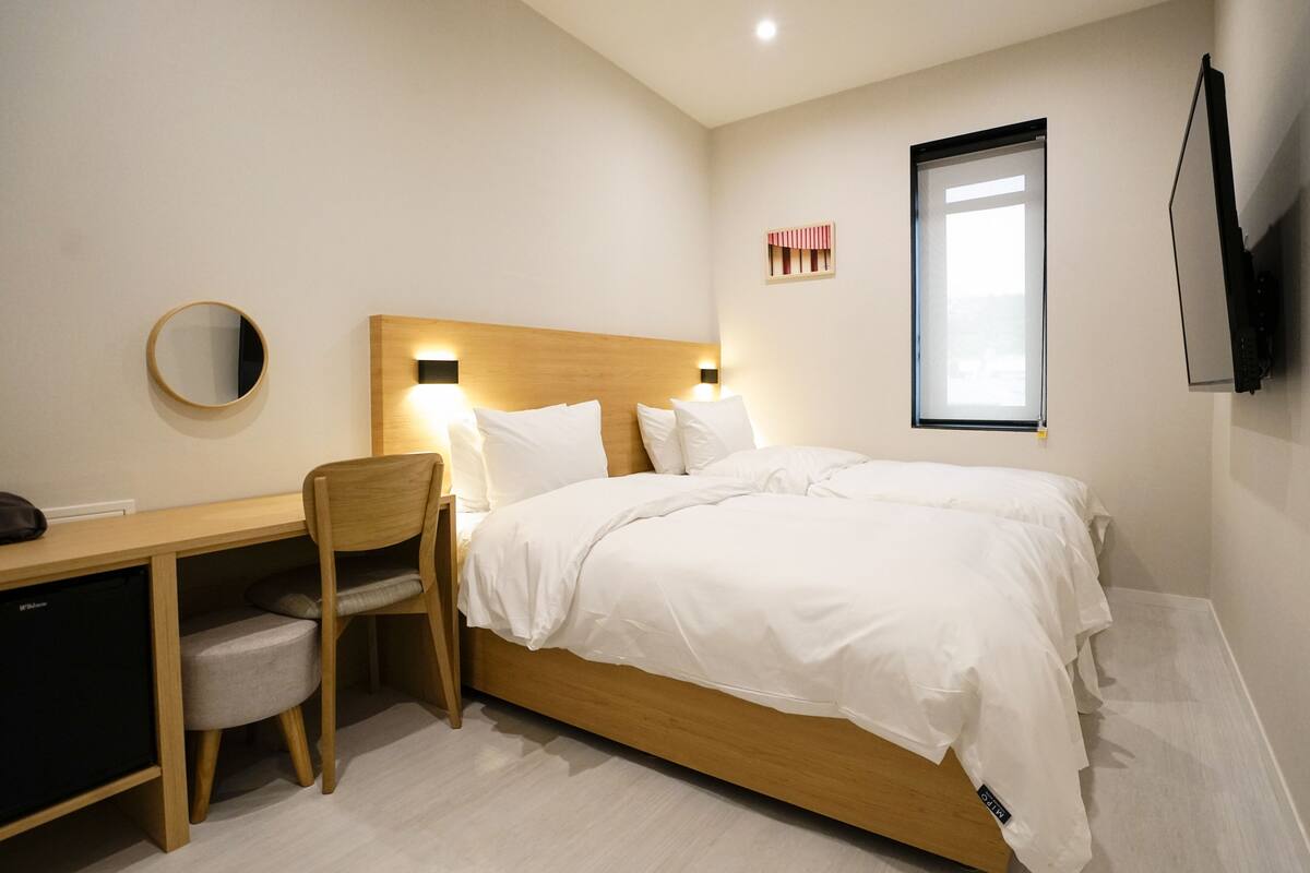 ห้องซิตี้ทวิน | โต๊ะทำงาน, ผ้าม่านกันแสง, ห้องเก็บเสียง, Wi-Fi ฟรี