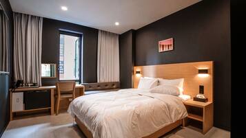 City Double Room | Desk, blackout drapes, soundproofing, free WiFi