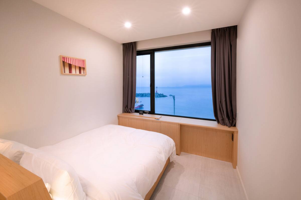 ห้องดับเบิล (Ocean) | โต๊ะทำงาน, ผ้าม่านกันแสง, ห้องเก็บเสียง, Wi-Fi ฟรี