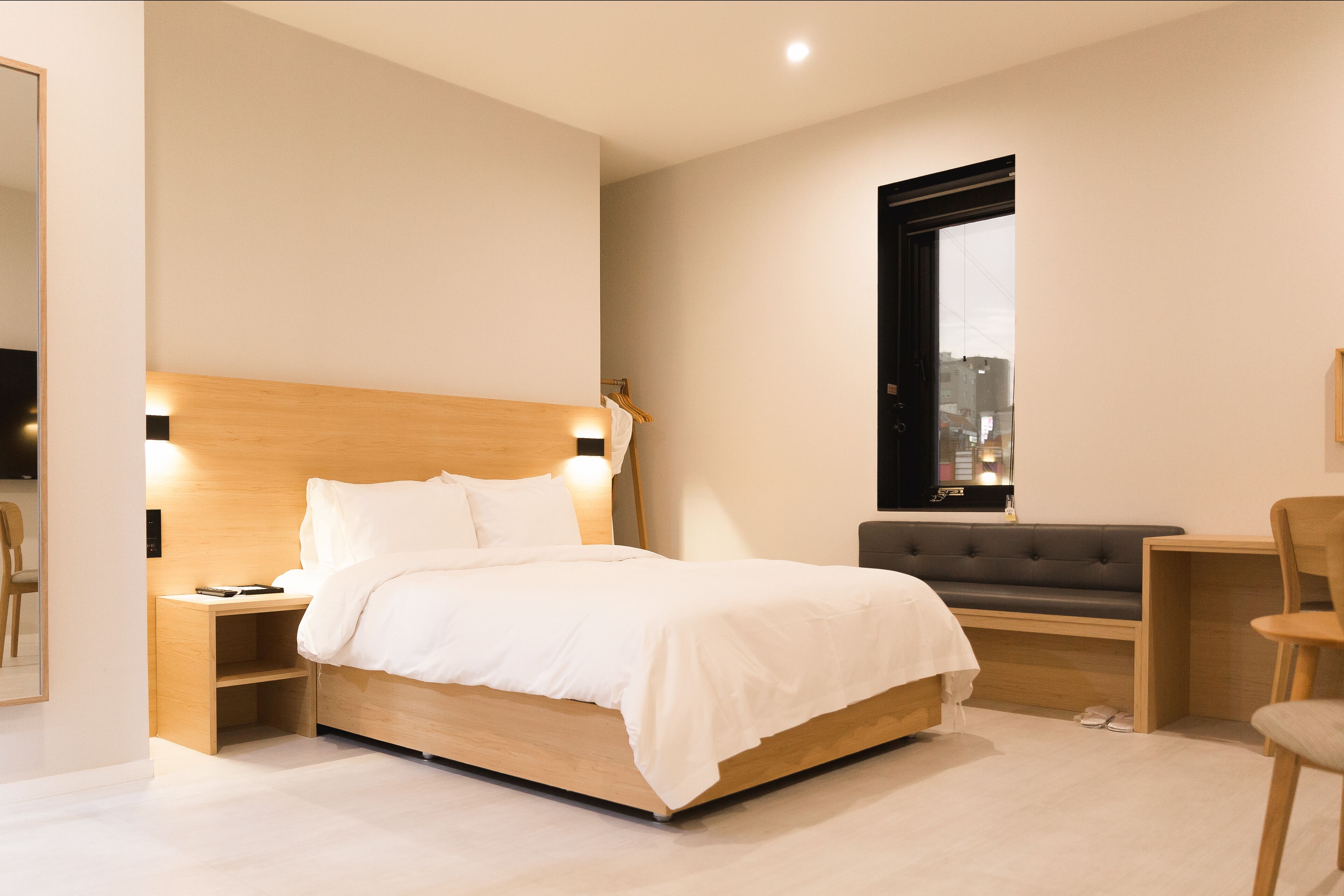 city double room | desk, blackout curtains, soundproofing, free wifi