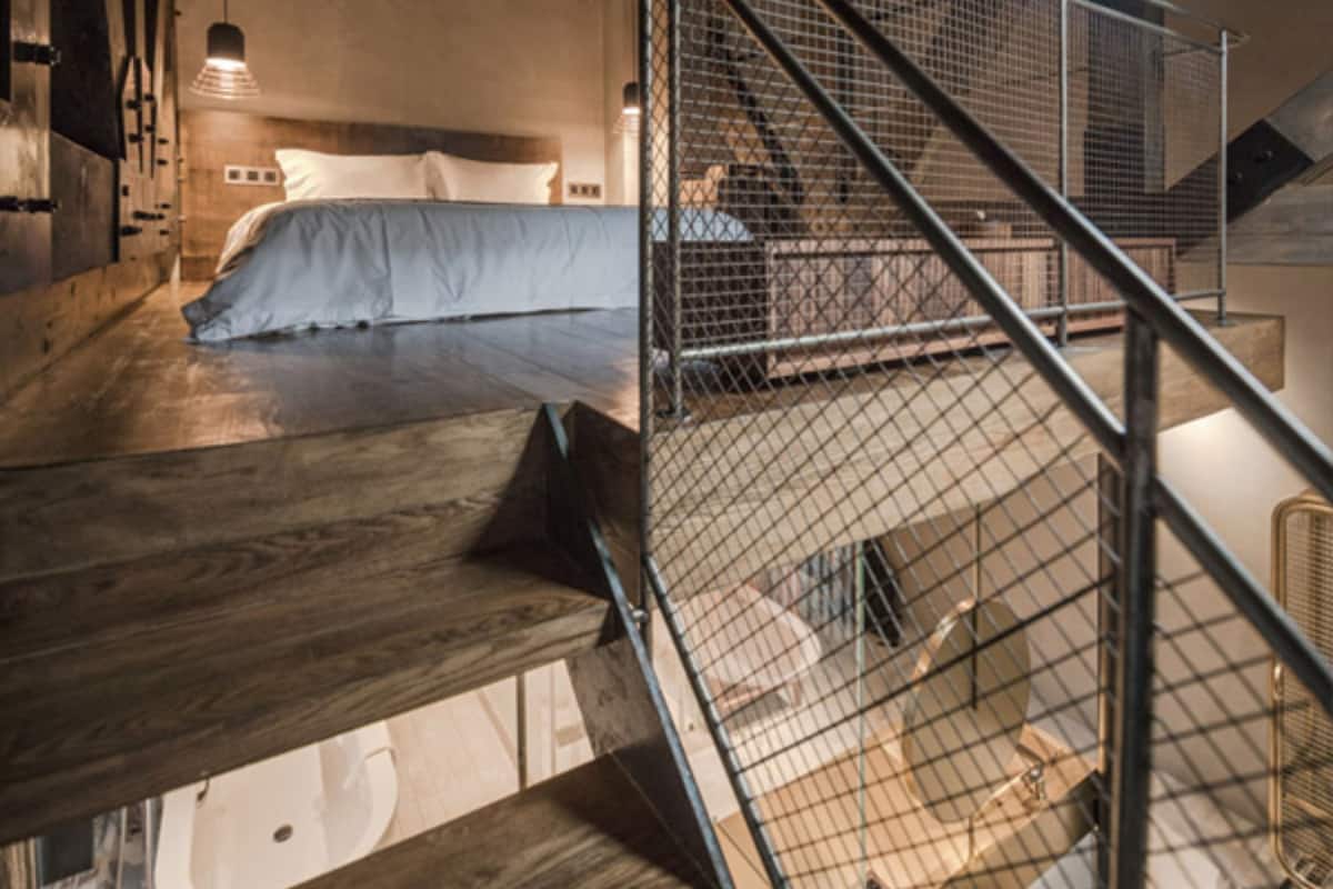 Habitación doble de diseñador | Minibar, caja de seguridad en la habitación y escritorio