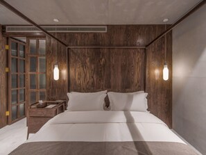 Quarto casal design | Frigobar, cofres nos quartos, escrivaninha, cortinas blackout