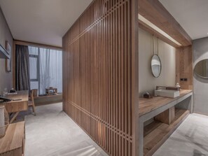 Elite Double Room | Minibar, in-room safe, desk, blackout drapes - YU HOTEL (Shanghai)