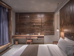 Minibar, in-room safe, desk, blackout drapes - YU HOTEL (Shanghai)