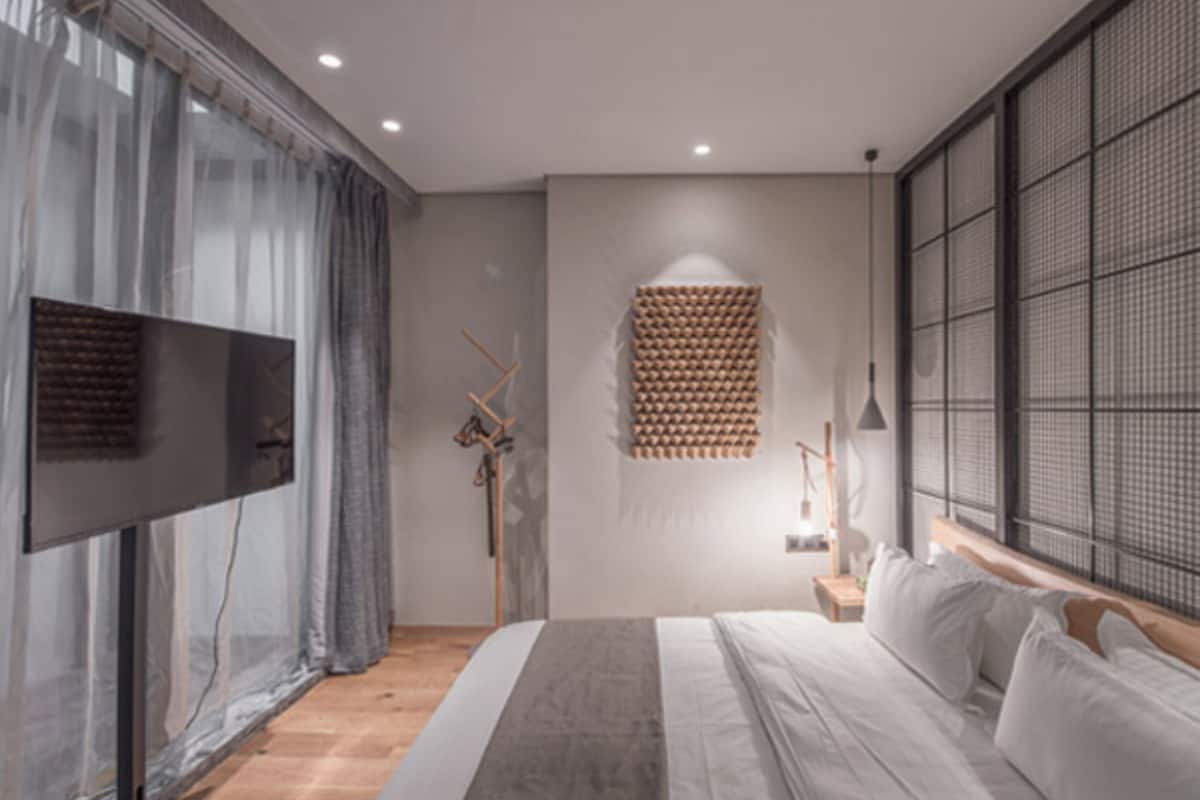 Habitación doble de diseñador | Minibar, caja de seguridad en la habitación y escritorio
