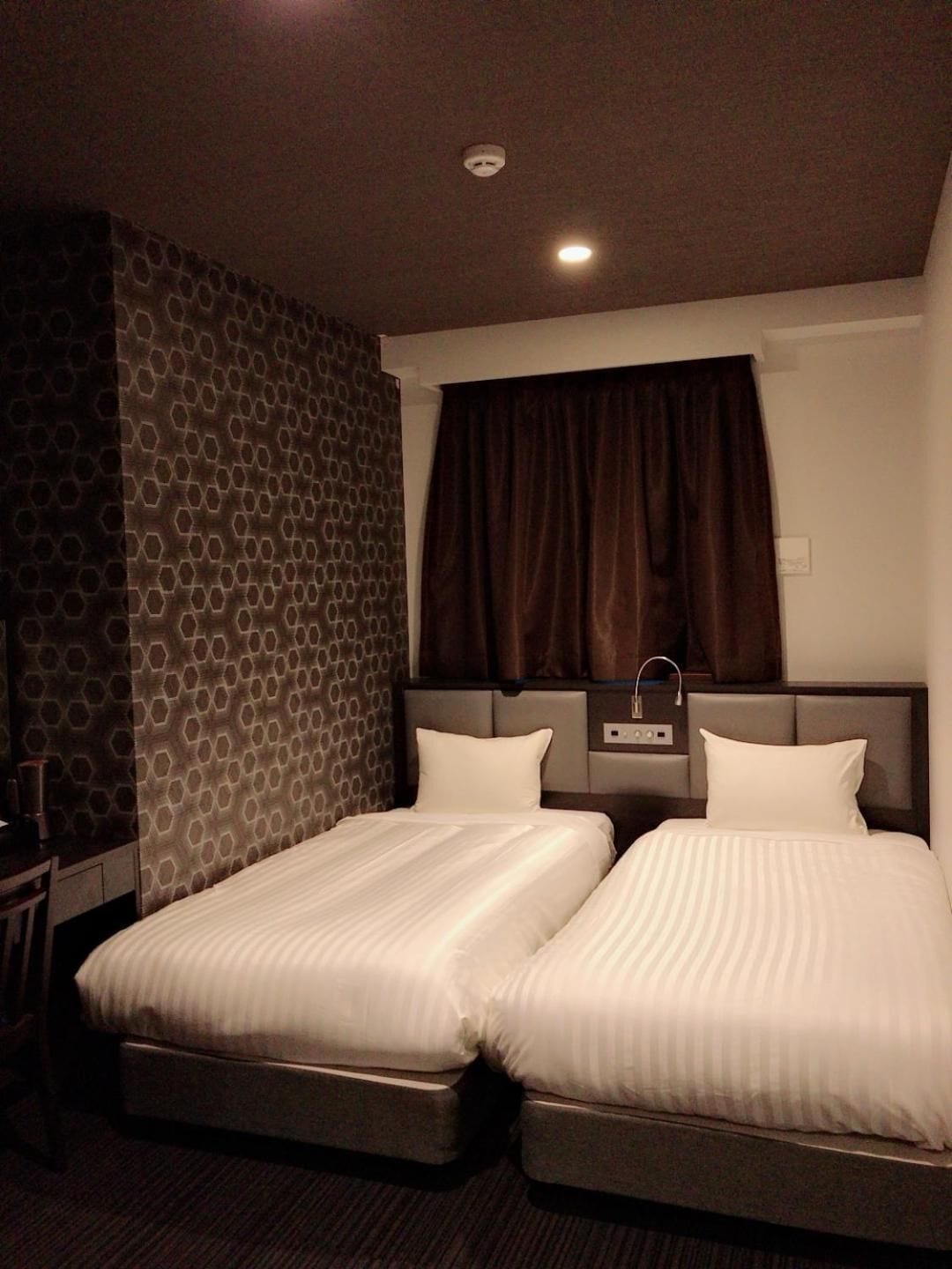 1 bedroom, desk, free wifi