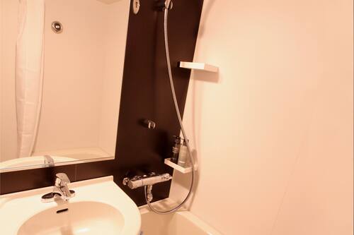 Combined shower/tub, free toiletries, hair dryer, slippers