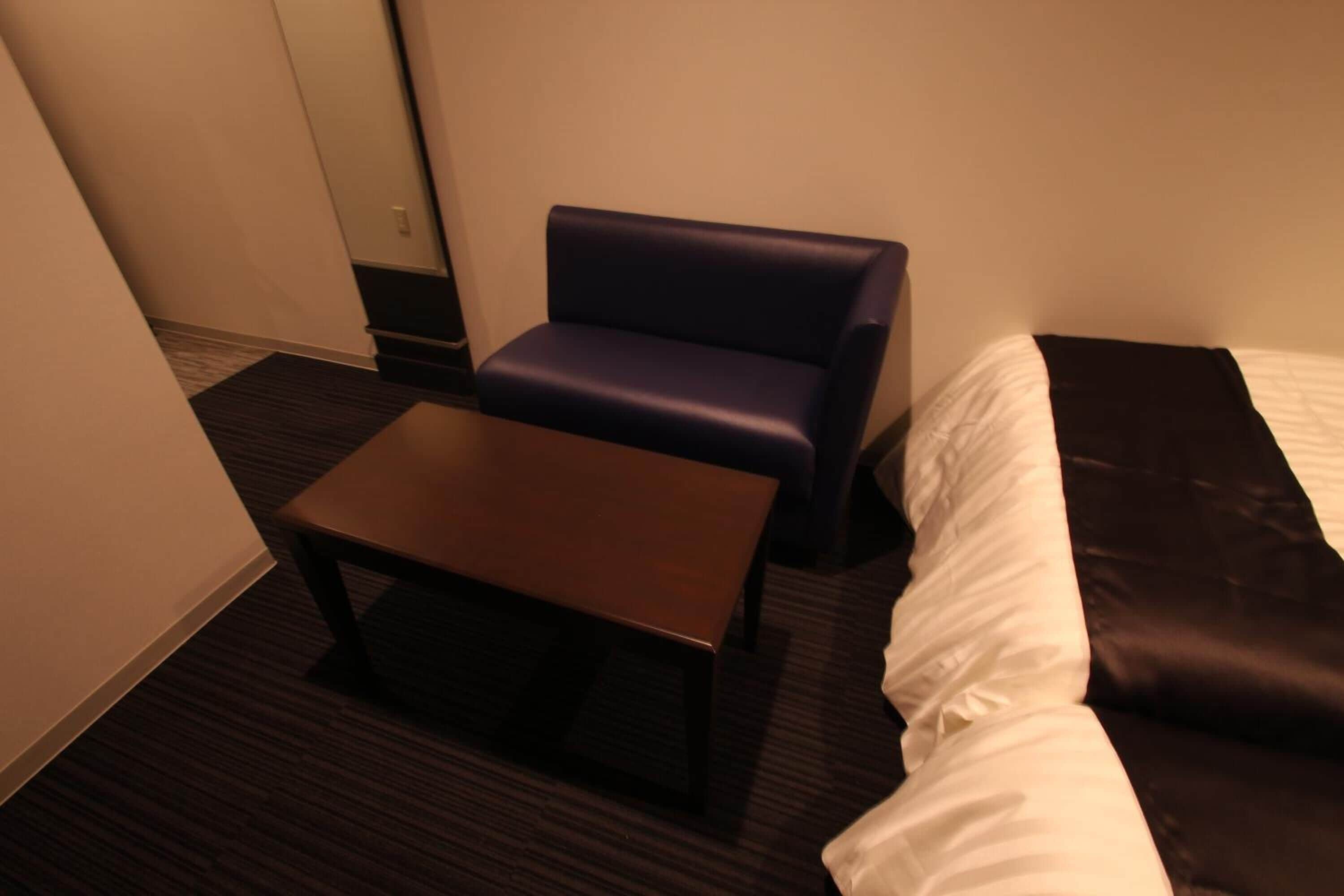 1 bedroom, desk, free wifi