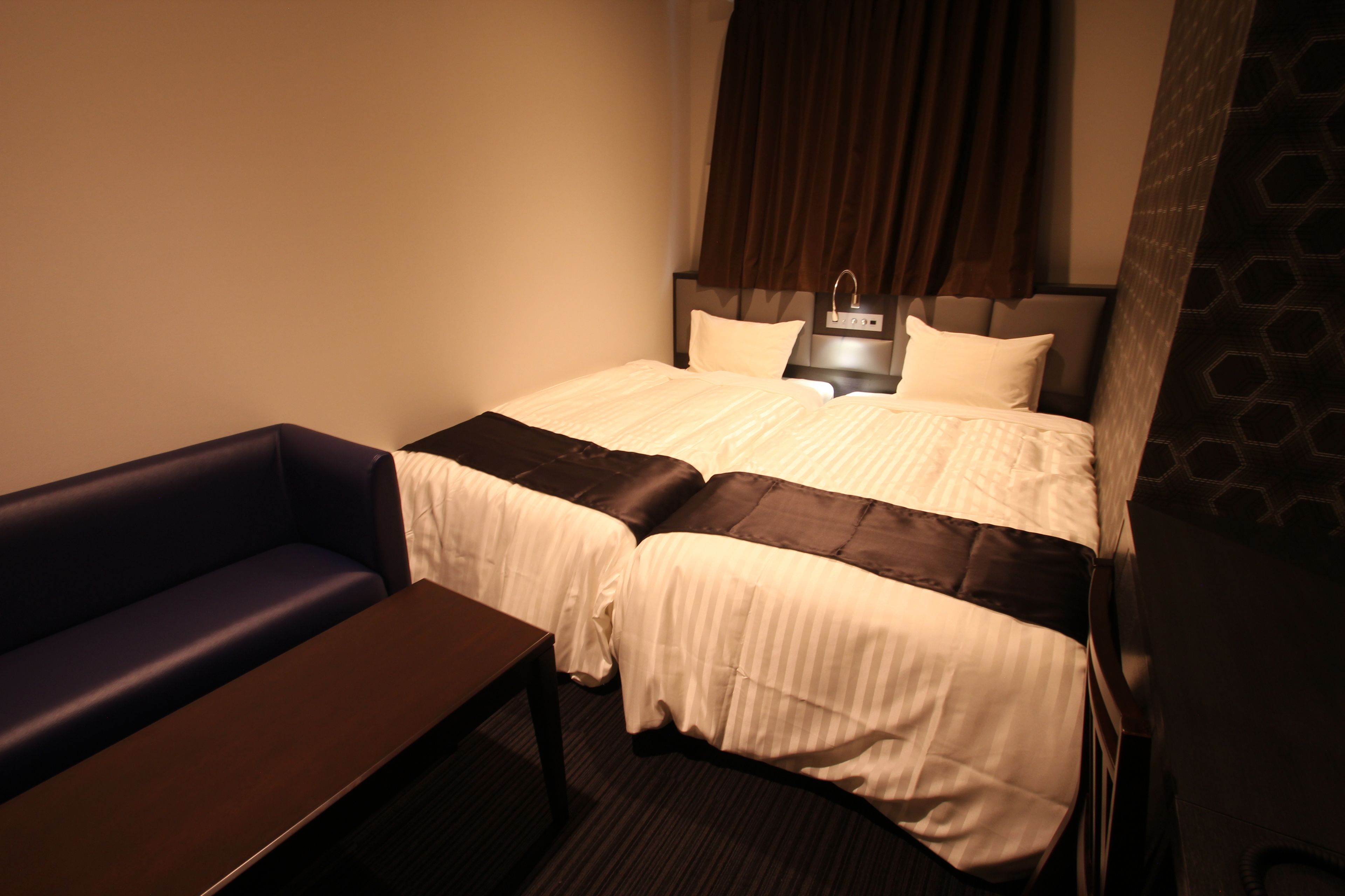 hollywood twin room, non smoking | 1 bedroom, desk, free wifi