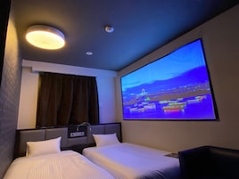 Basic-Zweibettzimmer, 2 Einzelbetten, Nichtraucher (Hollywood) | Schreibtisch, kostenloses WLAN