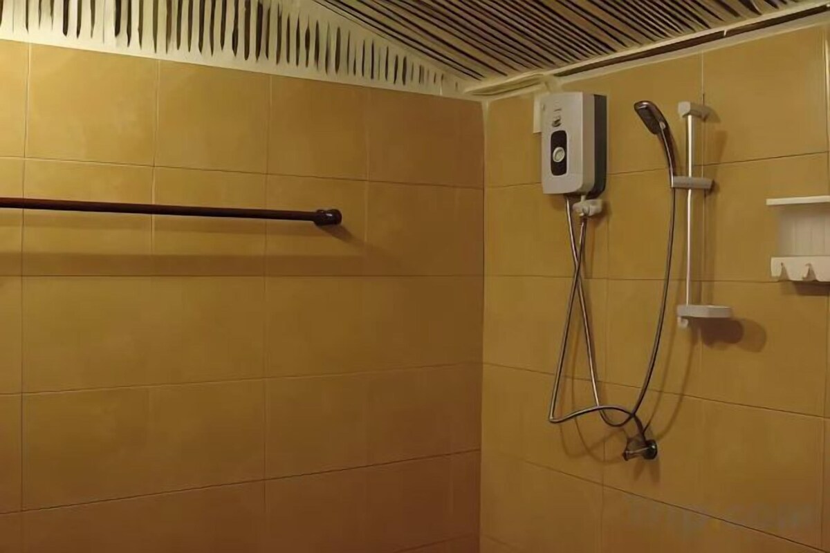 Bathroom | Shower, free toiletries, towels