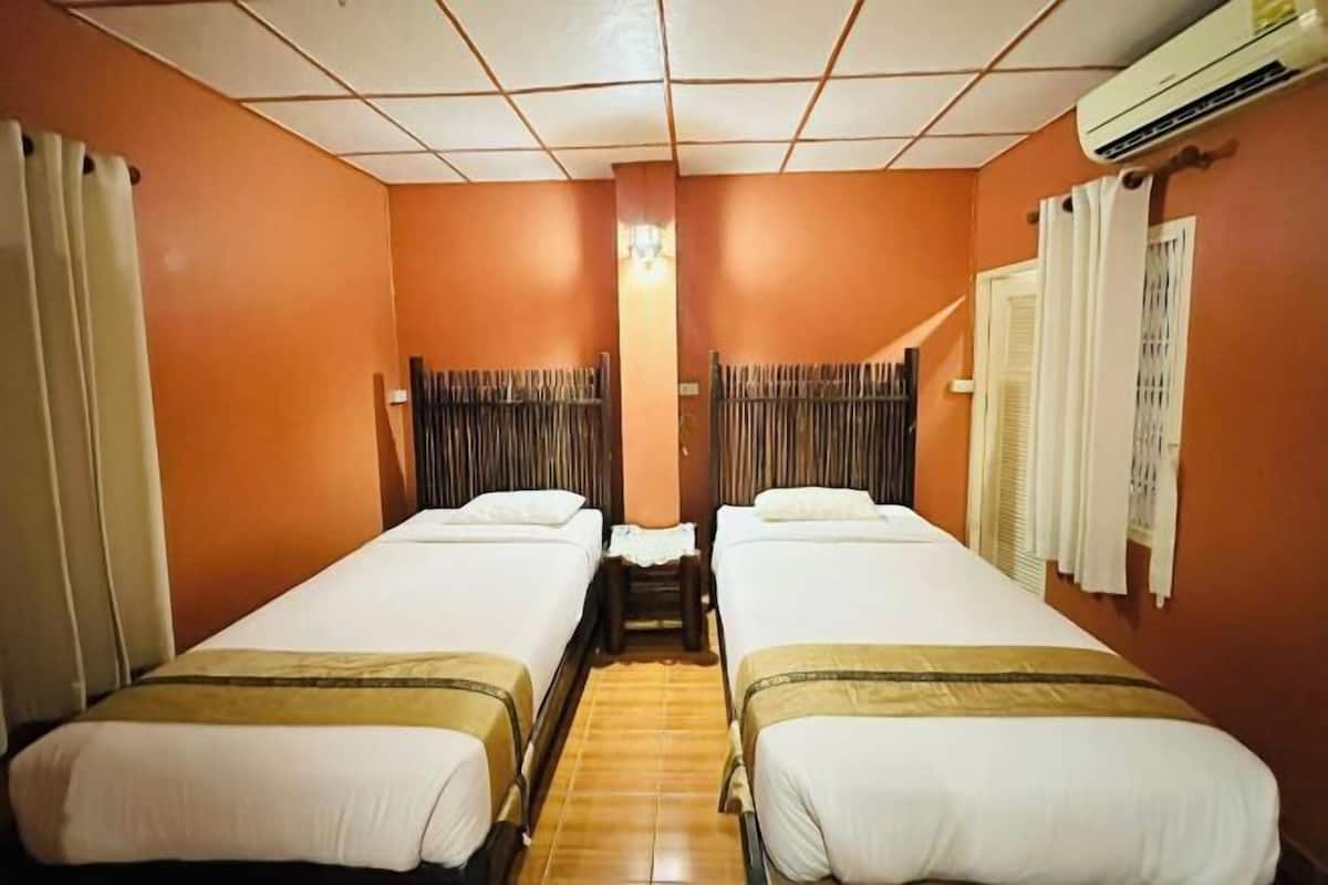 1 bedroom, in-room safe, desk, free WiFi