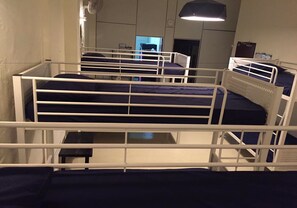 Gemeinsamer Schlafsaal, 1 Einzelbett, Gemeinschaftsbad (In 12-Bed Mixed) | Schallisolierte Zimmer, kostenloses WLAN