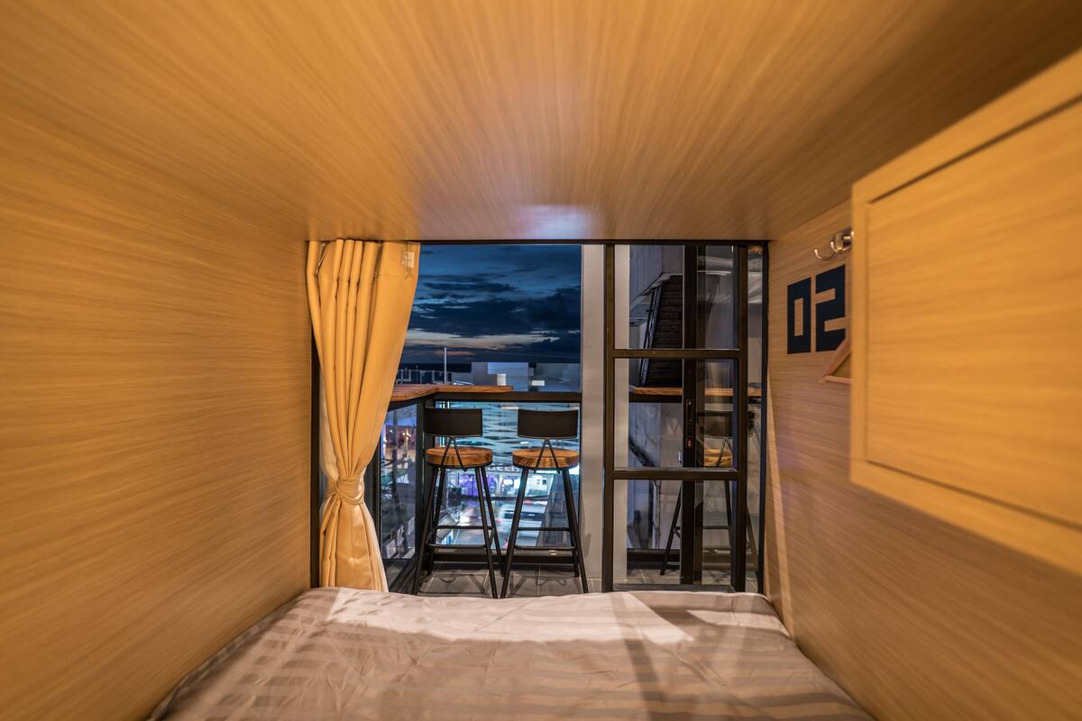  20-Bed Mixed Dormitory | Minibar, màn/rèm cản sáng, bàn ủi/dụng cụ ủi quần áo 