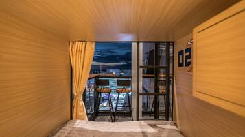 20-Bed Mixed Dormitory | Frigobar, cortinas blackout, ferros/tábuas de passar roupa