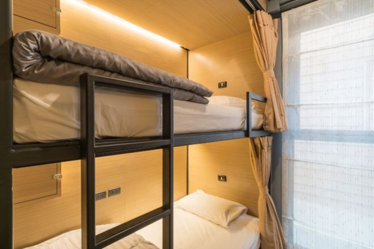 Minibar, blendingsgardiner, strykejern/-brett og wi-fi (inkludert)