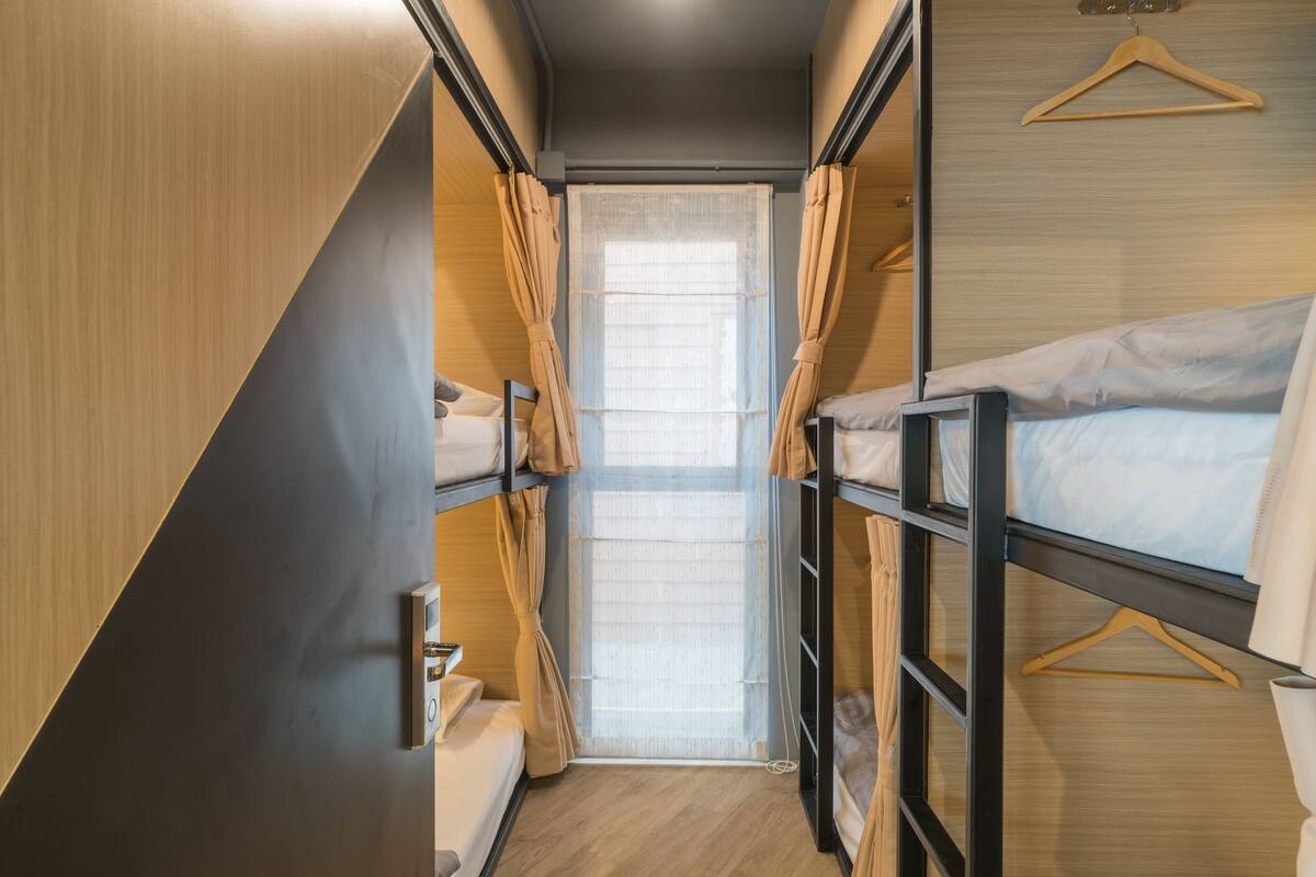 6 Bed Mixed Dorm Room | Khu lounge executive