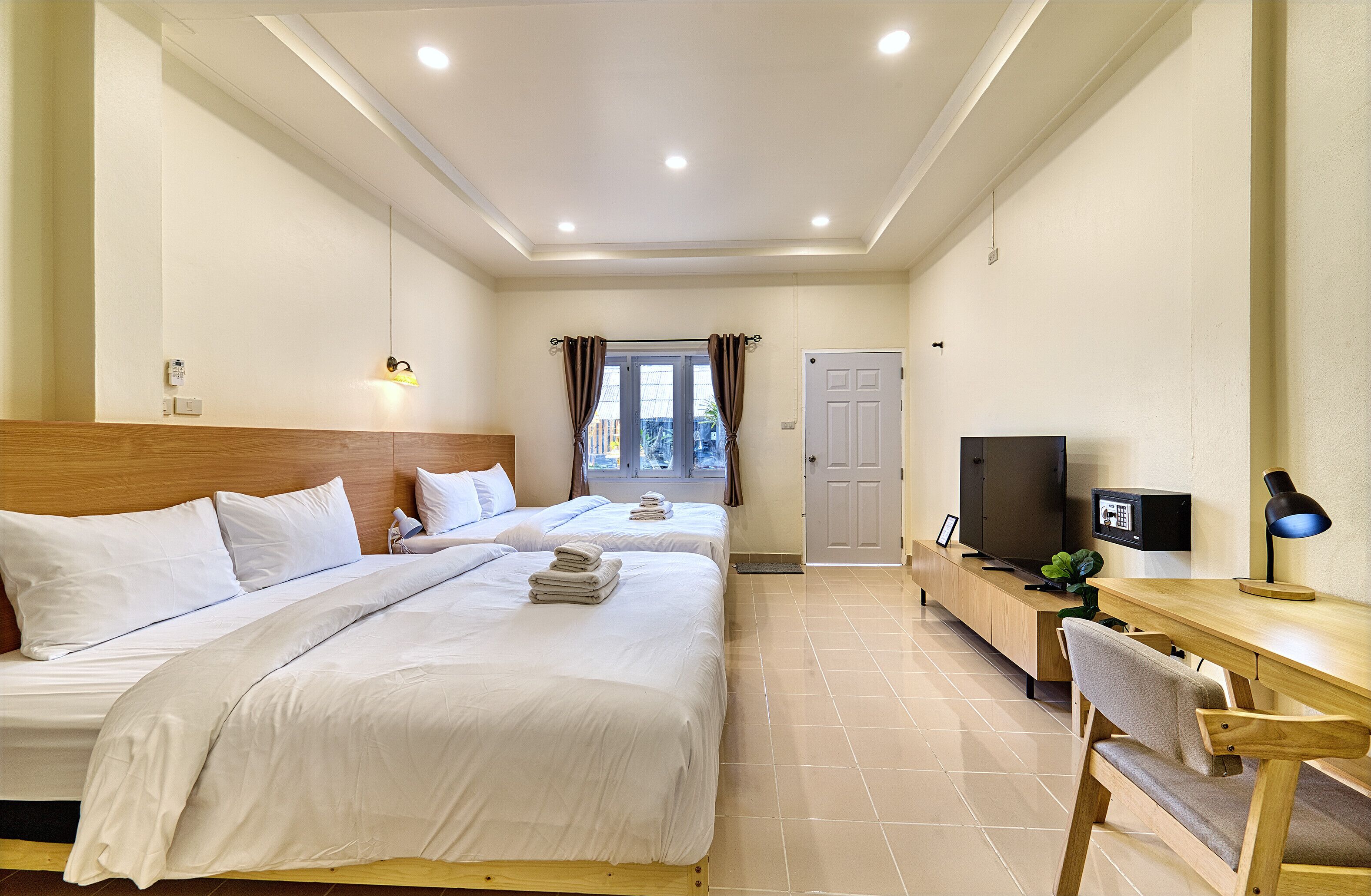 Apartamento familiar, vistas al patio | Caja fuerte, escritorio, tabla de planchar con plancha y wifi gratis