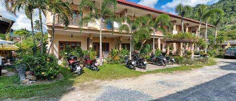 Mặt tiền nơi lưu trú