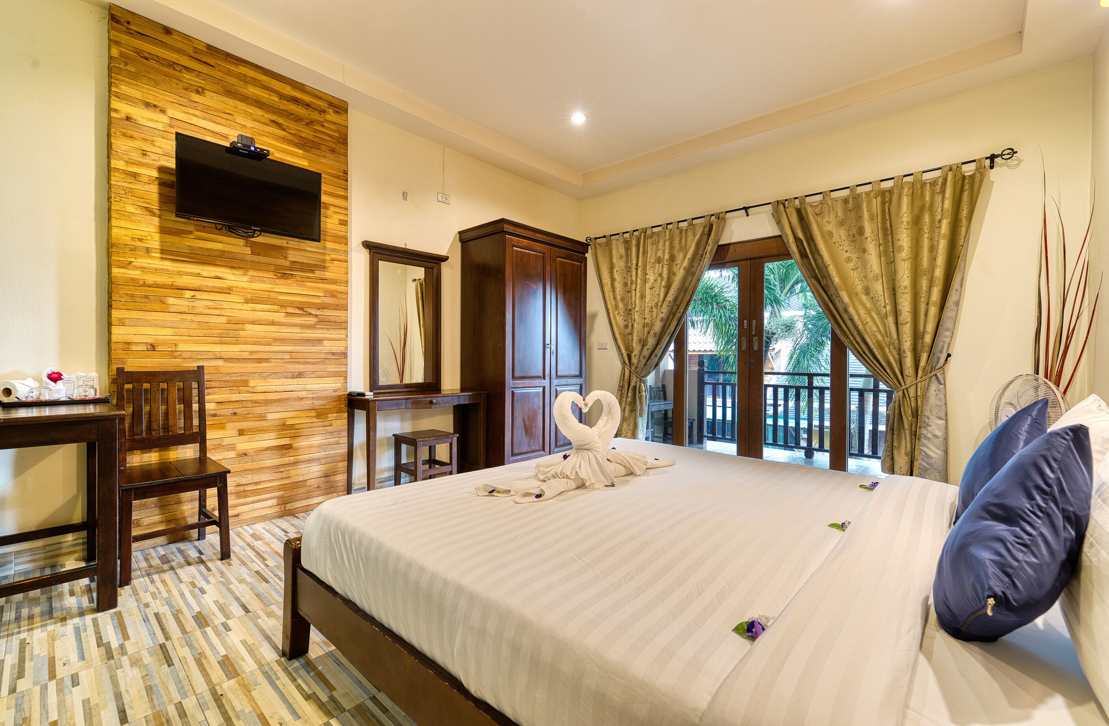 Deluxe Apartment with Balcony | In-room safe, desk, iron/ironing board, free WiFi
