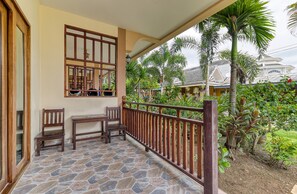 Deluxe Apartment with Patio - Ground Floor | Terrace/patio - The Bulin Residence (Koh Samui)