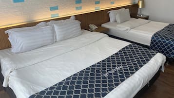 Deluxe Room | Minibar, desk, iron/ironing board, free WiFi