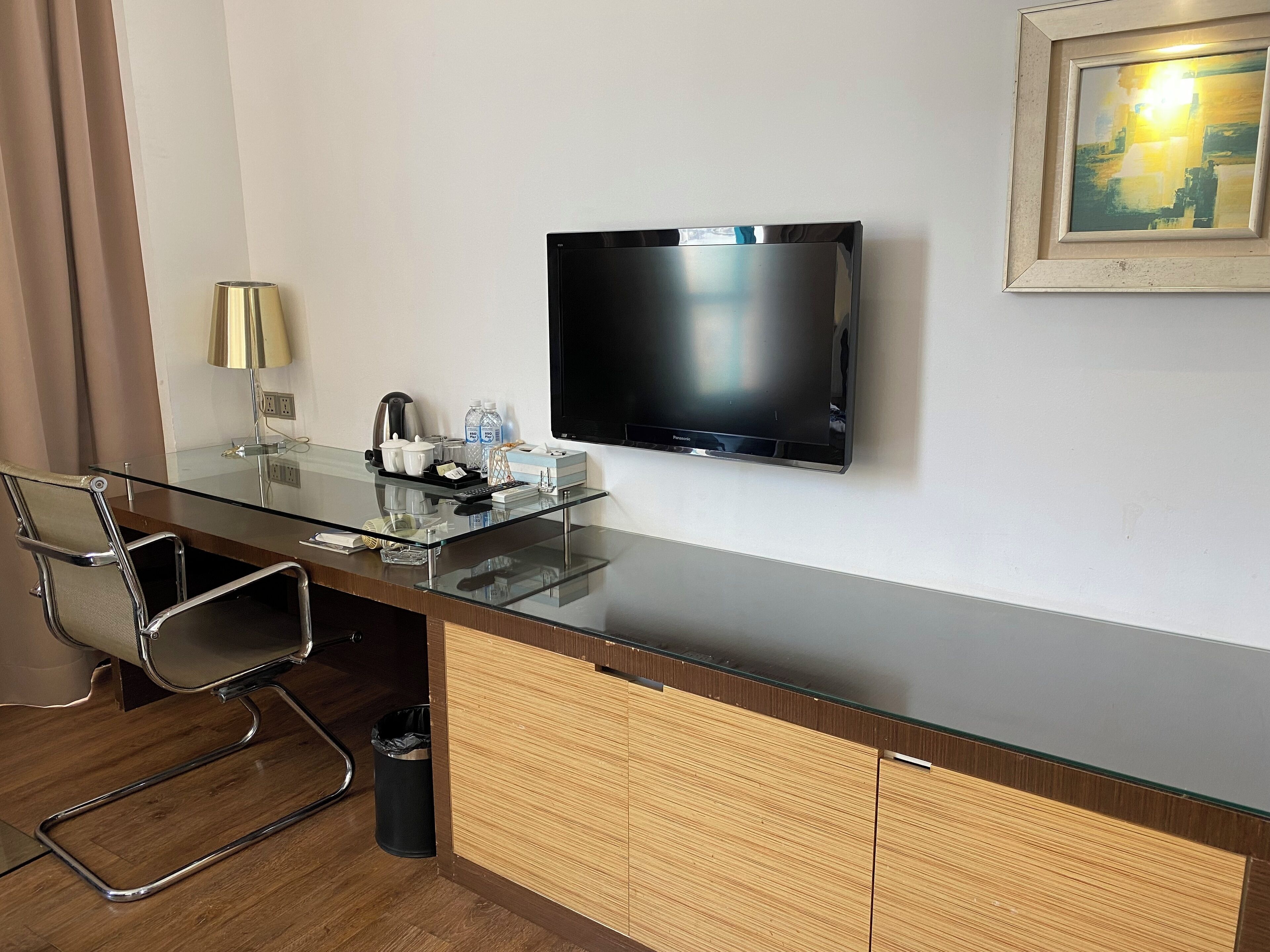 minibar, desk, iron/ironing board, free wifi