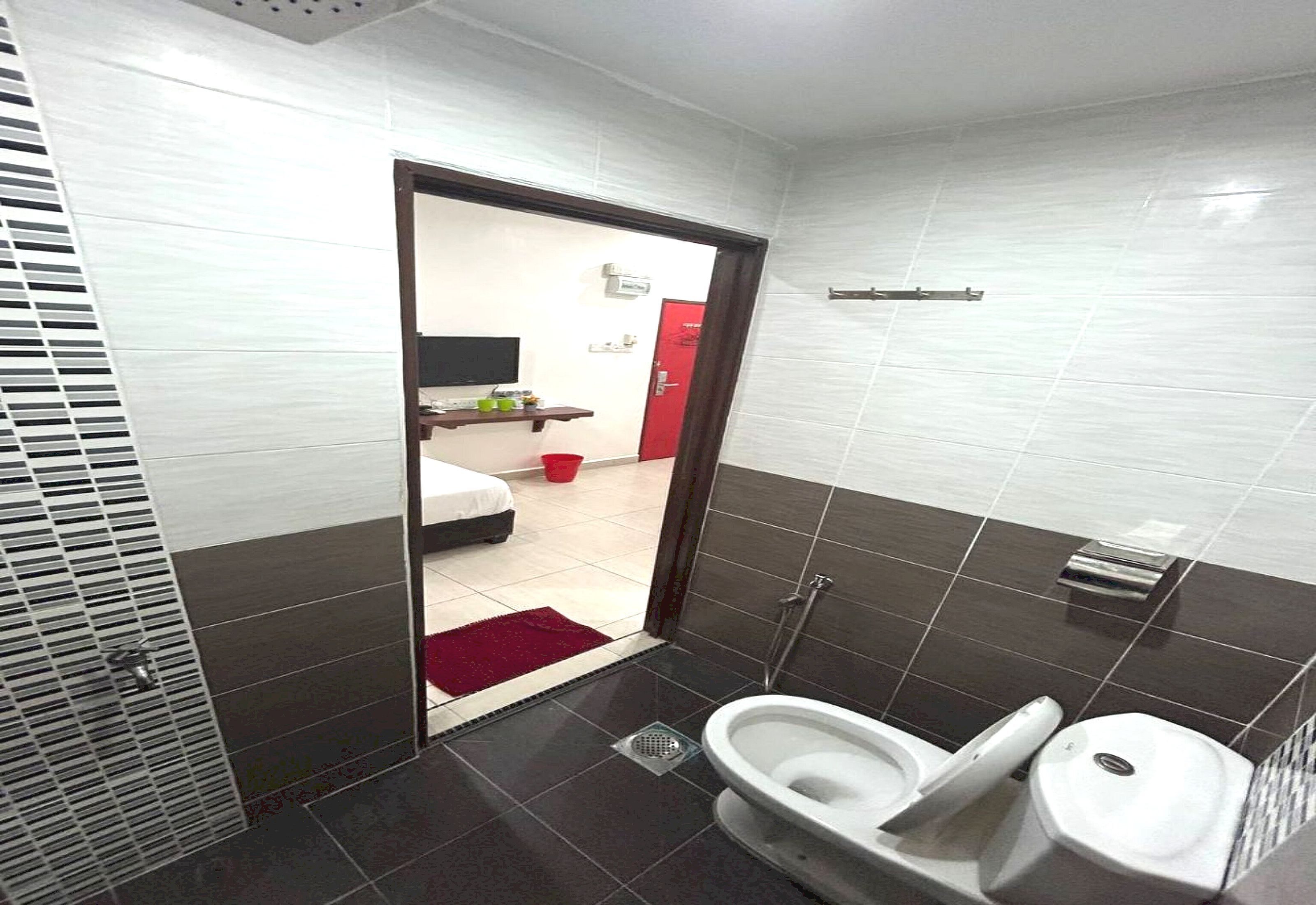 Phòng Suite Superior | Phòng tắm | Buồng tắm vòi sen, vòi sen phun mưa, chậu vệ sinh/vòi rửa, khăn tắm 