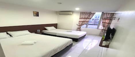 Suite Superior | Ruang kerja ramah laptop, Wi-Fi gratis, dan seprai linen