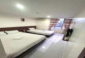 Suite superior | Espacio para trabajar con un portátil, wifi gratis, ropa de cama