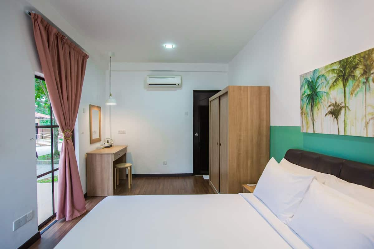 In-room safe, iron/ironing board, free WiFi, bed sheets