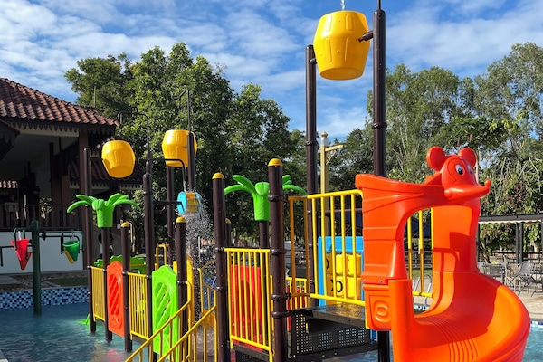 2 outdoor pools, open 8:00 AM to 7:00 PM, free cabanas