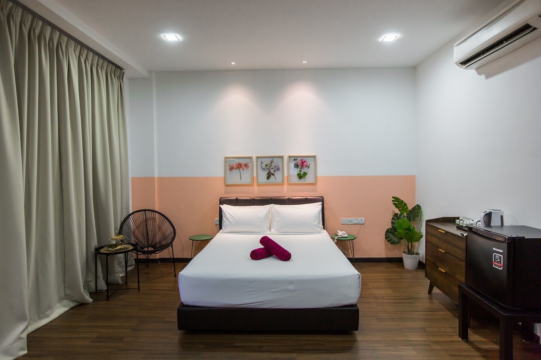 deluxe | 1 bedroom, in-room safe, desk, iron/ironing board