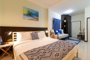 Penthouse Apartment with Sea View  | In-room safe, desk, rollaway beds, free WiFi