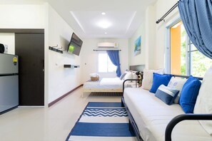 Penthouse Apartment with Sea View  | In-room safe, desk, rollaway beds, free WiFi