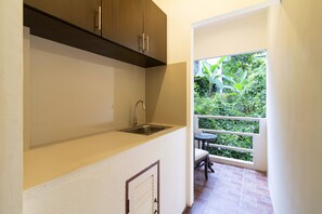Family Room | Private kitchenette | Fridge, microwave, stovetop, electric kettle - Chom Samui Place (Koh Samui)