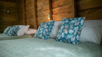 Casita Colibri | Ylelliset vuodevaatteet, minibaari, yksilöllisesti sisustettu