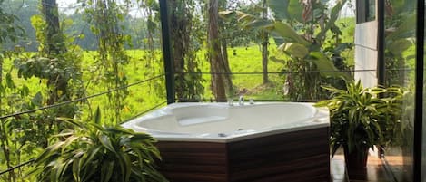 Villa Ambar | Private spa tub